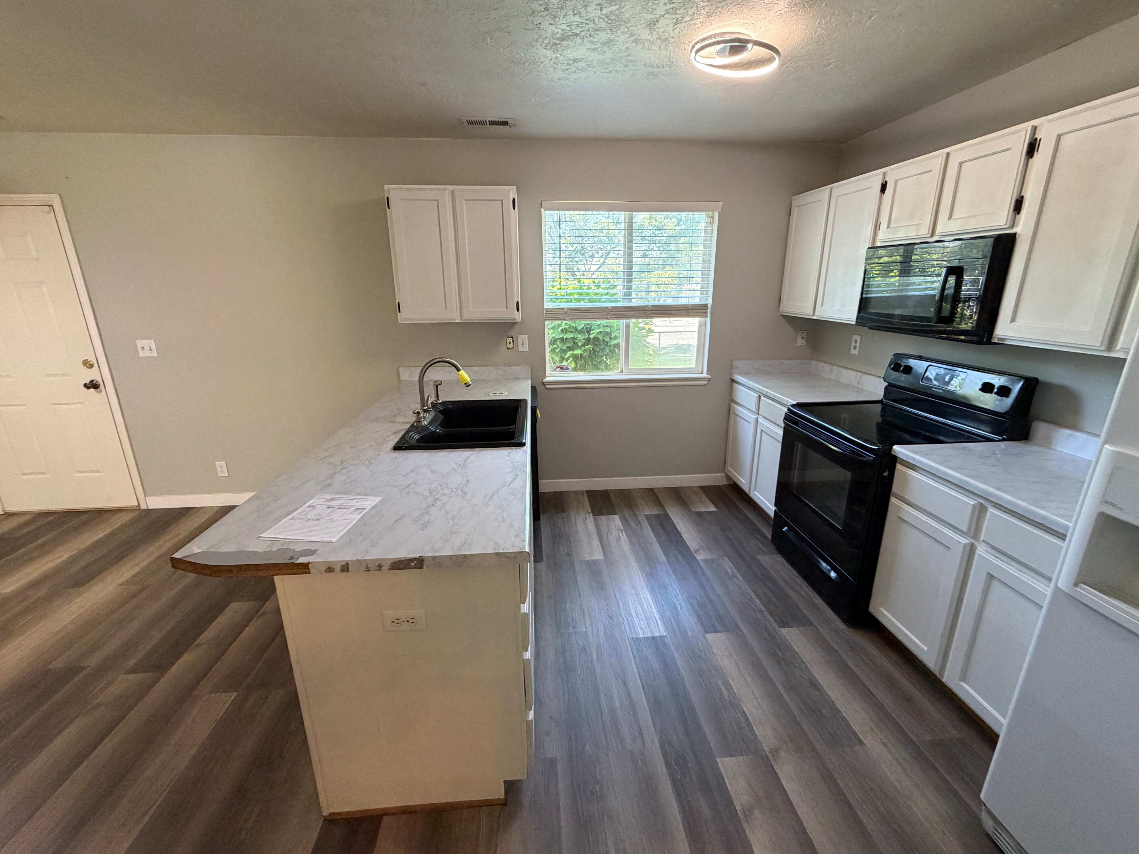 825 E 760 N photo