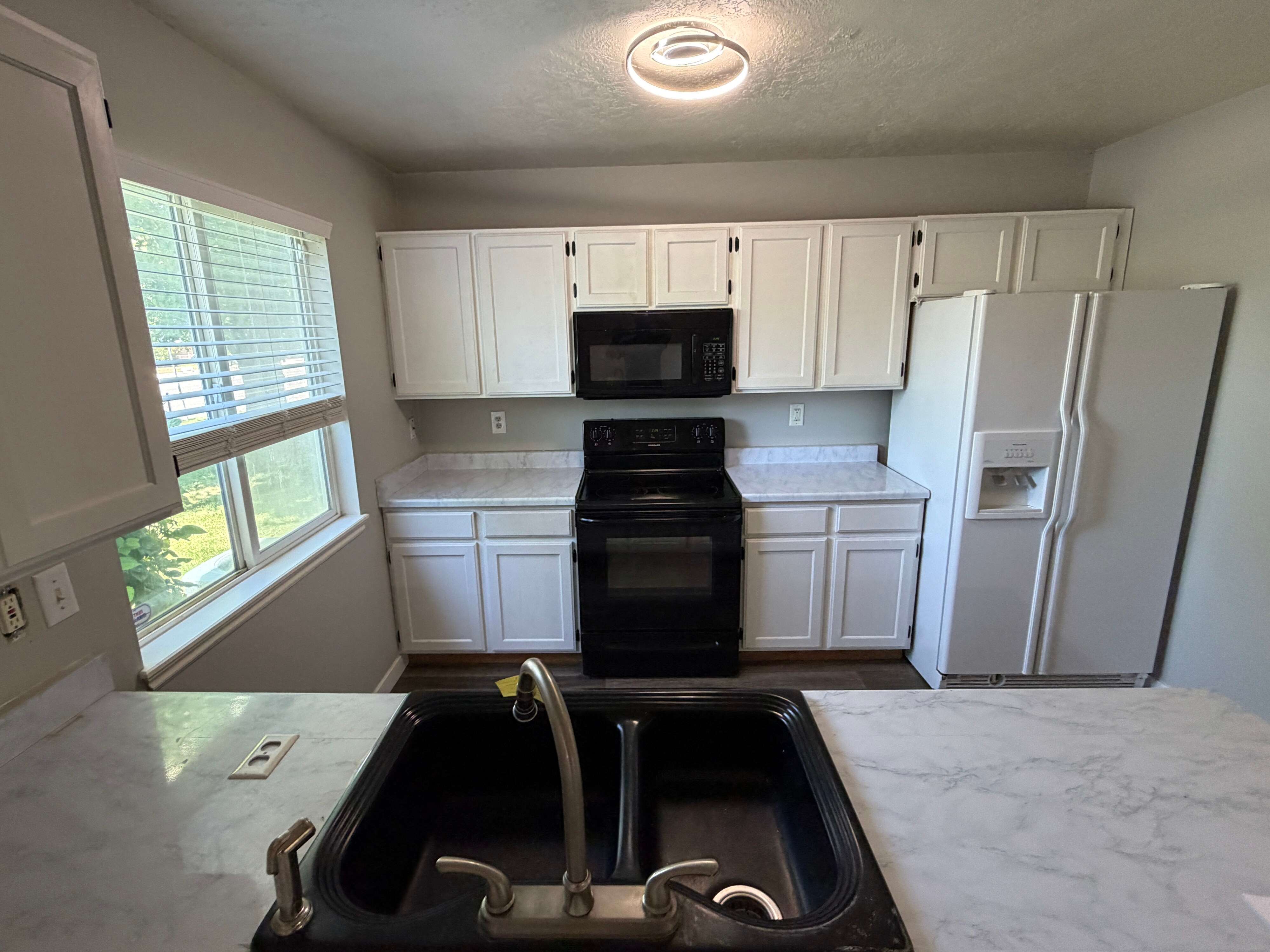 825 E 760 N photo