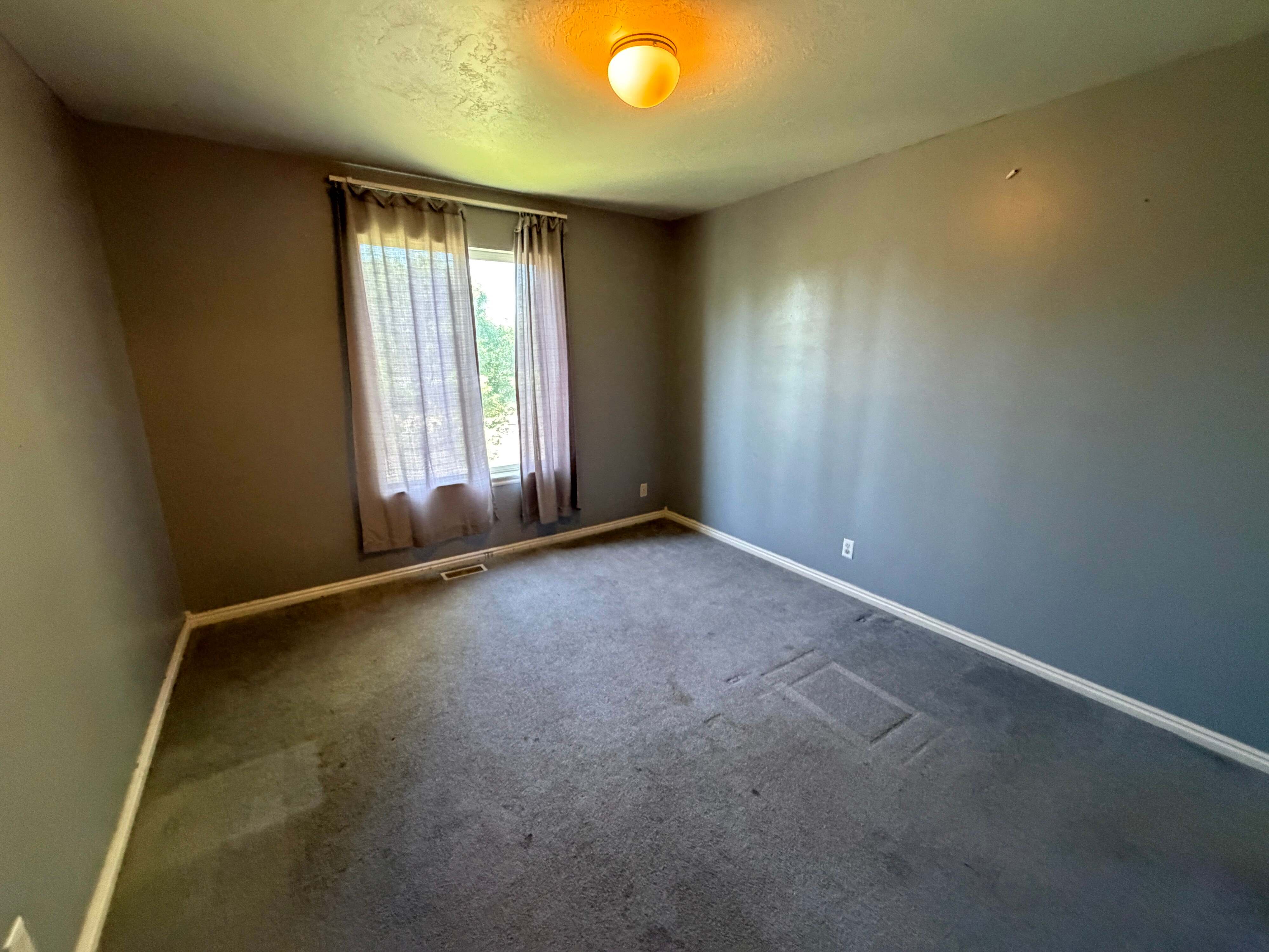 825 E 760 N photo