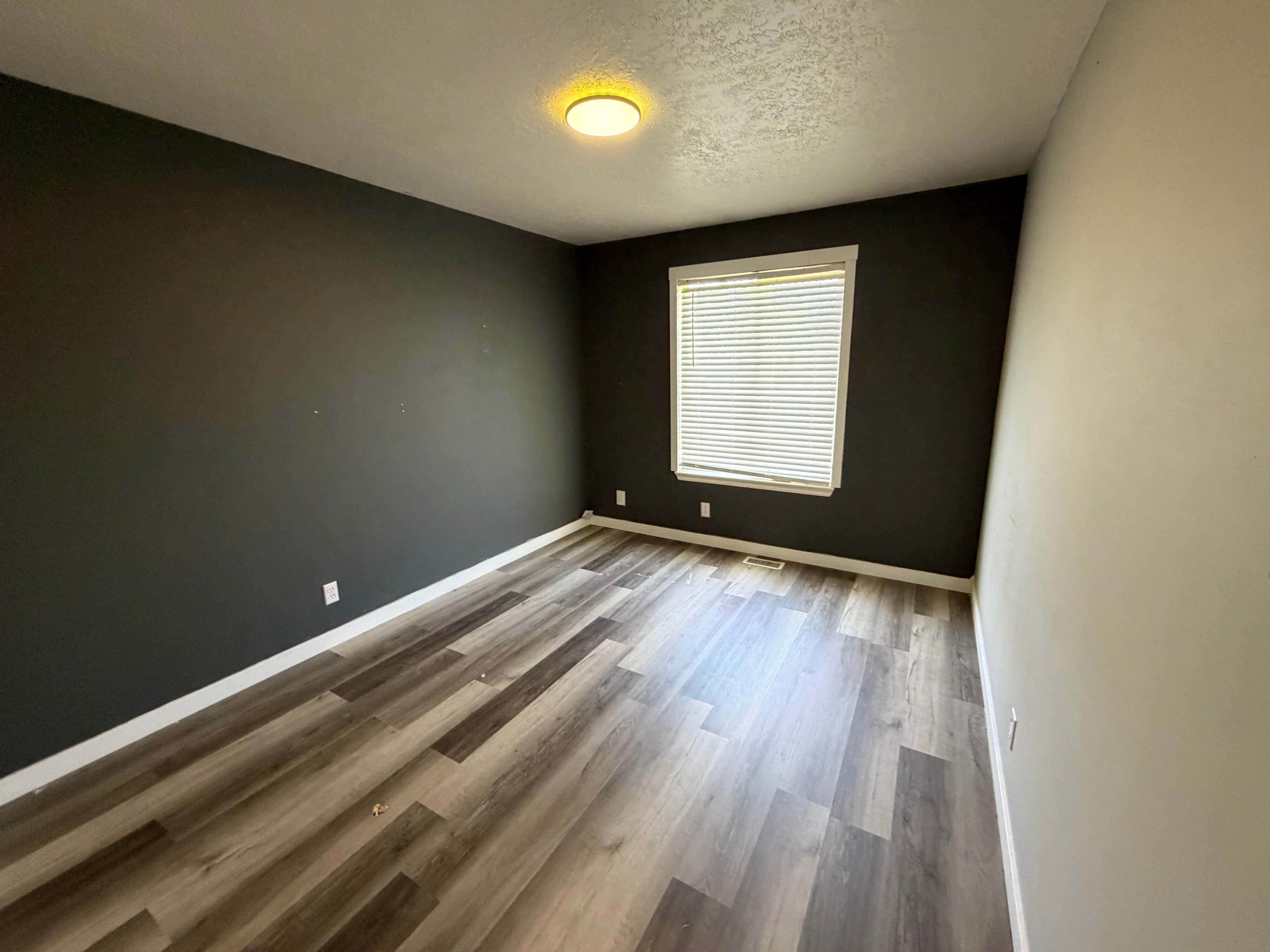 825 E 760 N photo