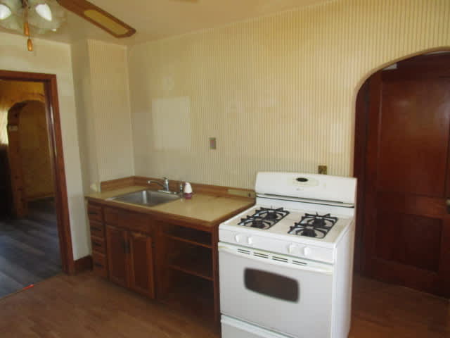 216 E Main St photo