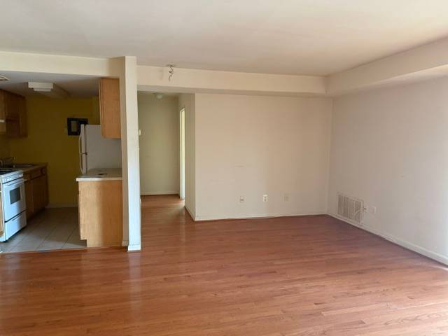 2760 Naylor Rd Se 104n photo