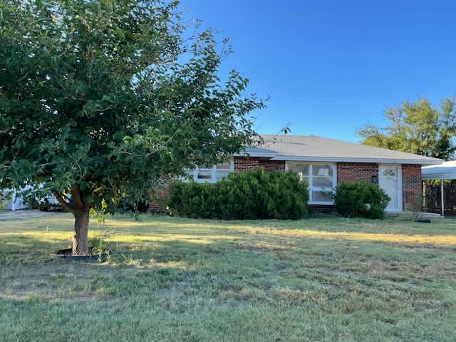 Photograph of 502 8th Ave, Canyon, TX 79015