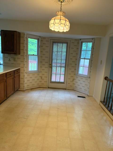 1437 Kings Manor Dr photo