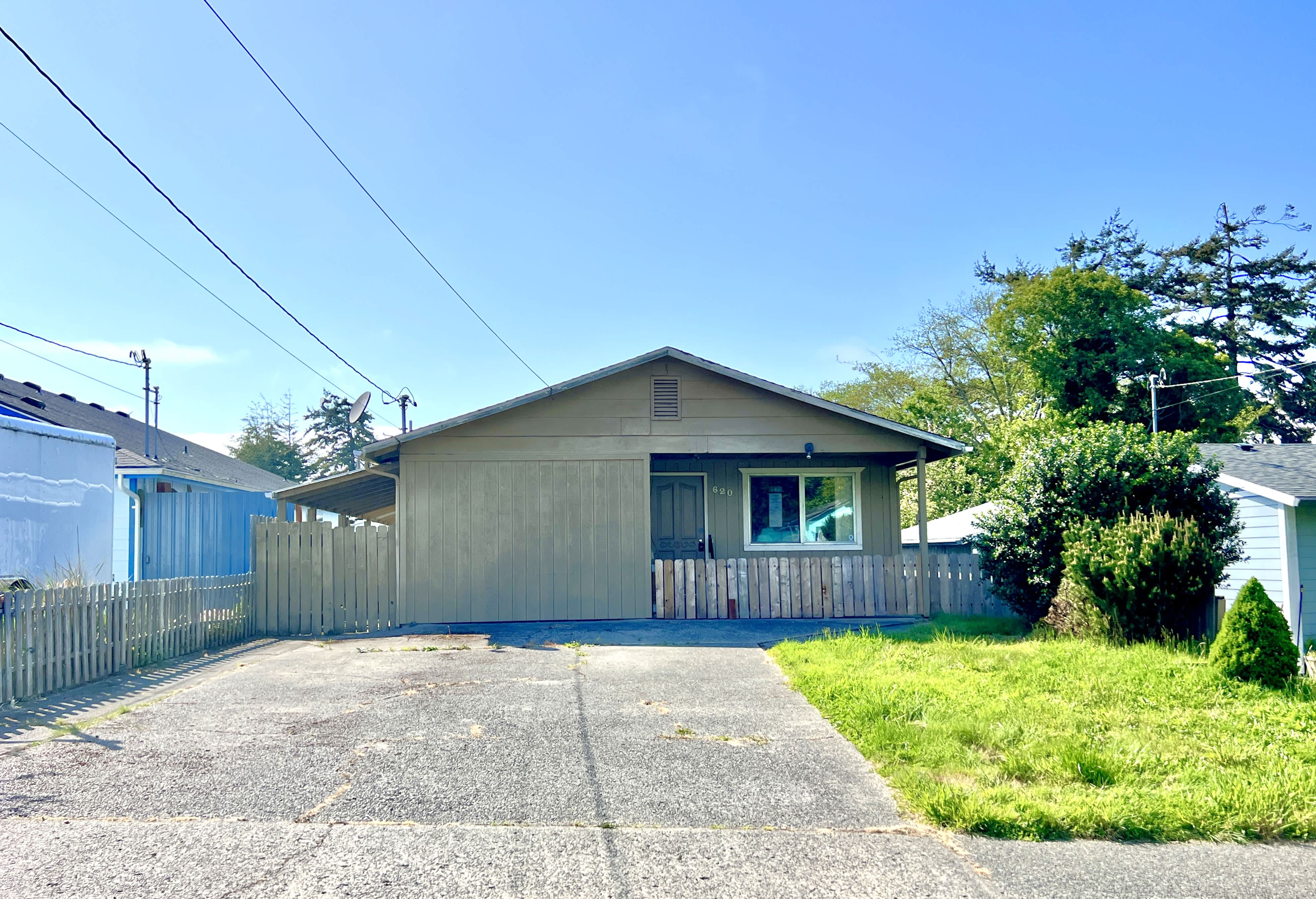 Single Family Home 3BR 1.1BA — 620 S Wasson St, Coos Bay, OR