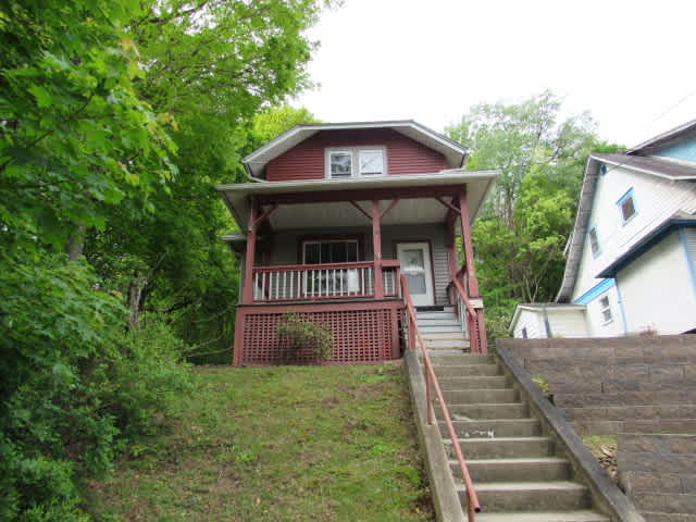 Single Family Home 2BR 1.5BA - 160 Tillman Ave, Johnstown, PA