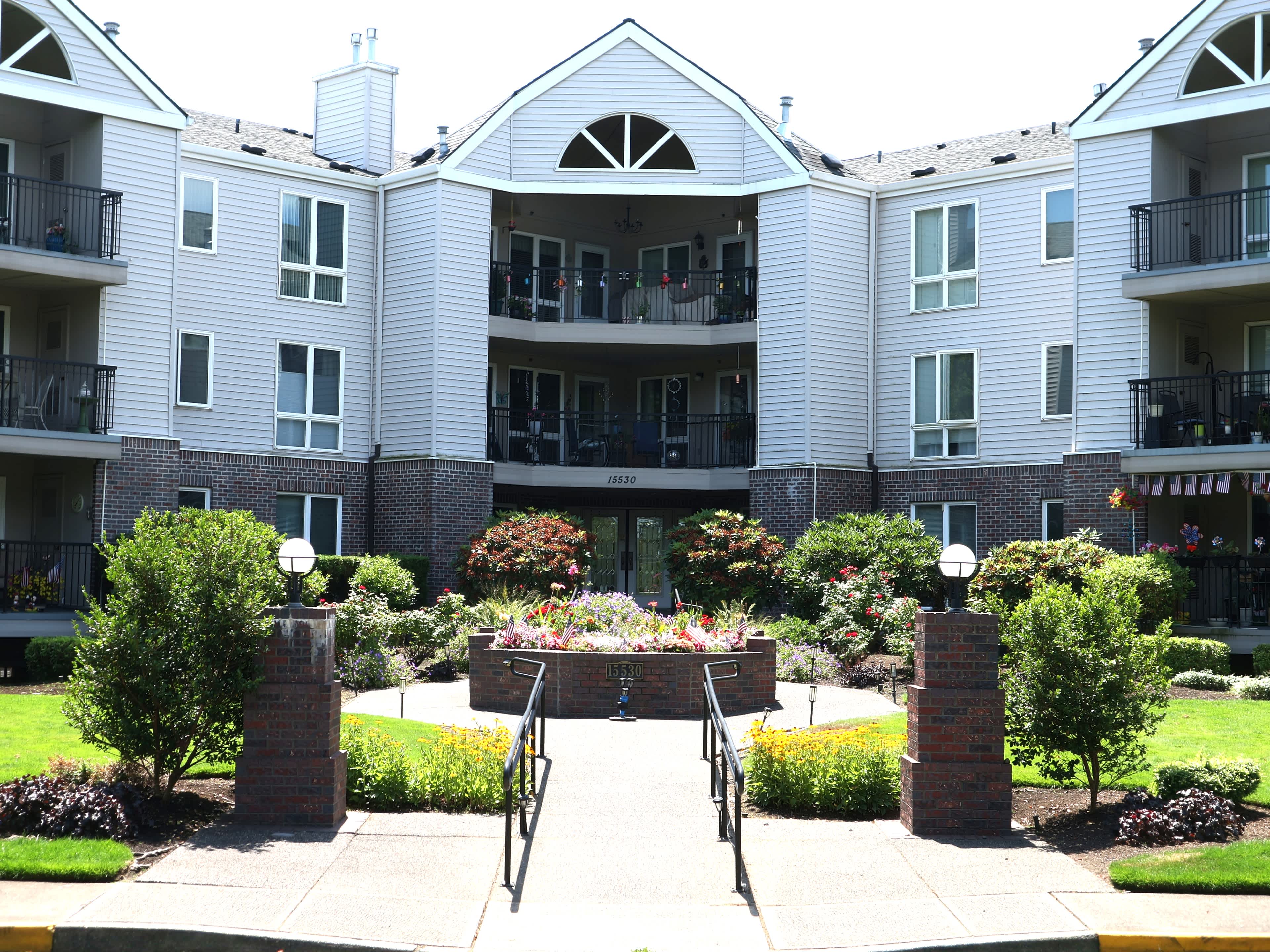 Condo 3BR 2BA - 15530 Ne Knott St Unit 30, Portland, OR