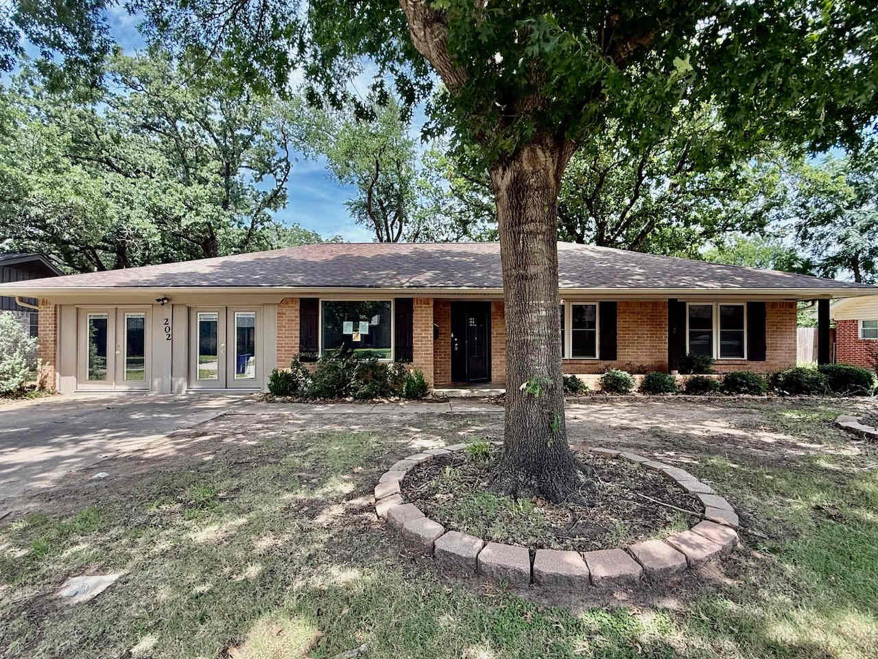 Photograph of 202 Juniper St, Mansfield, TX 76063