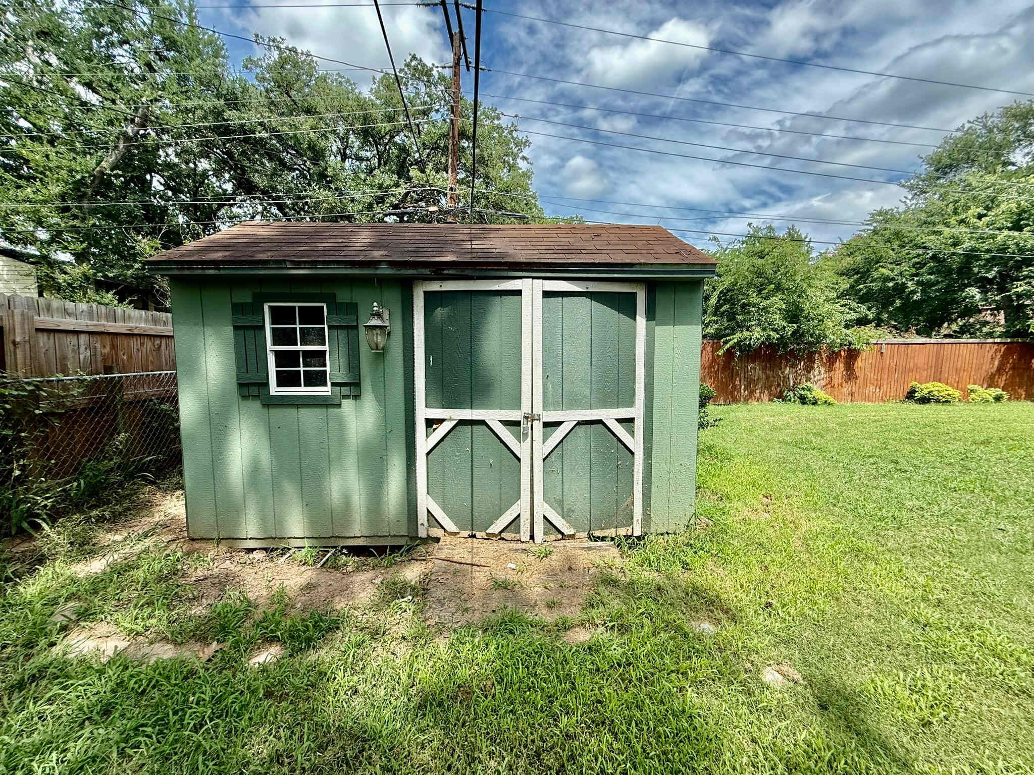 202 Juniper St photo