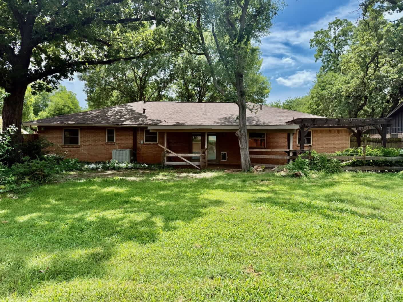 202 Juniper St photo