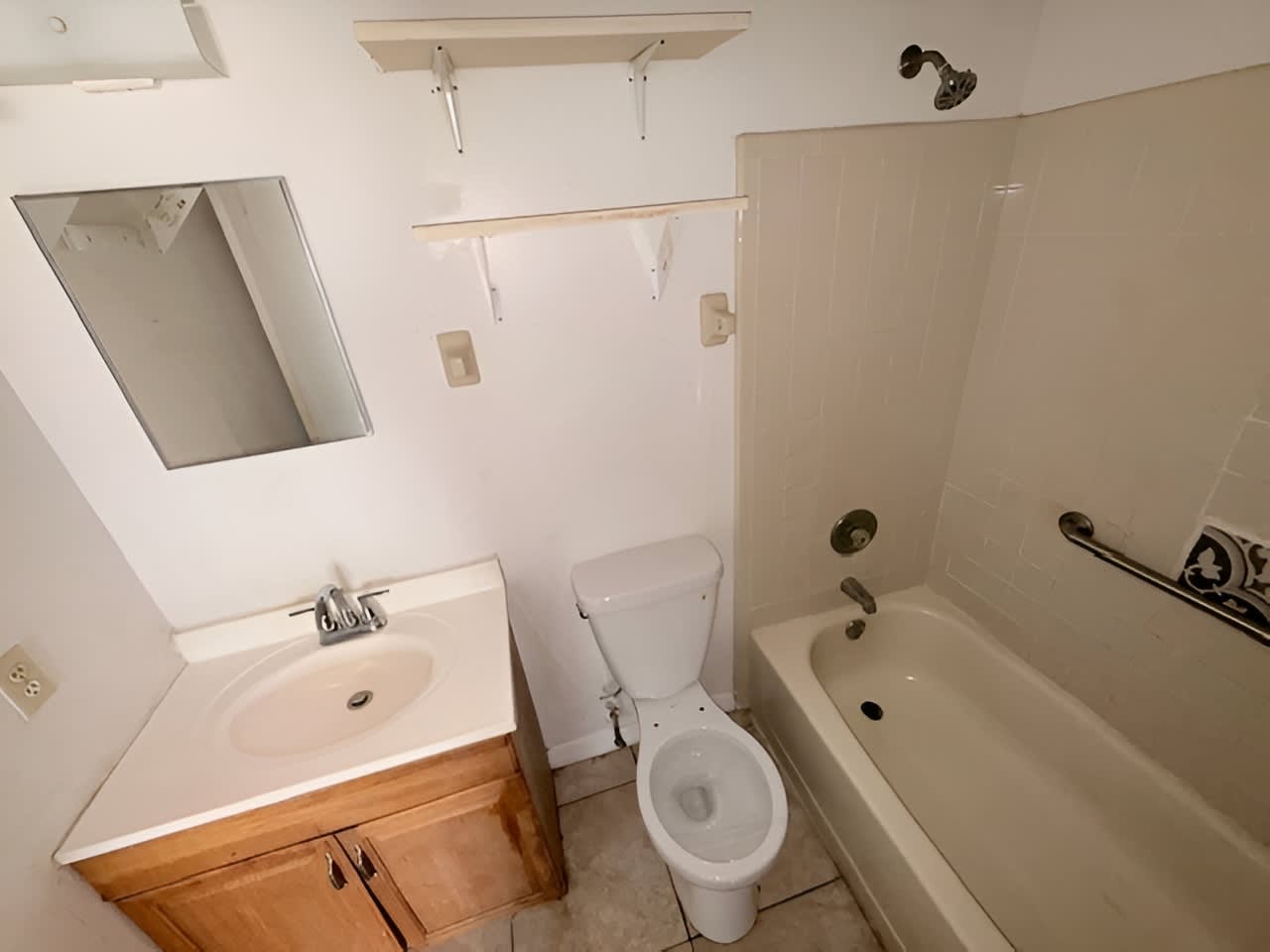 2913 Pinewood Dr NE photo