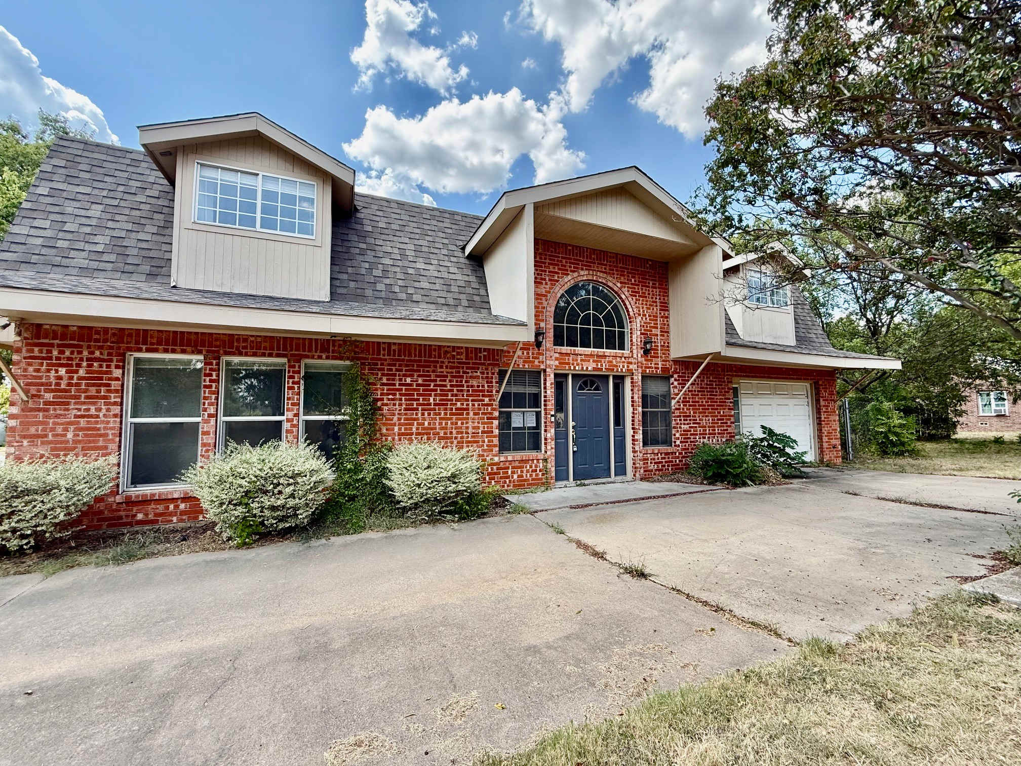 Photograph of 312 S Mockingbird Ln, Keene, TX 76059