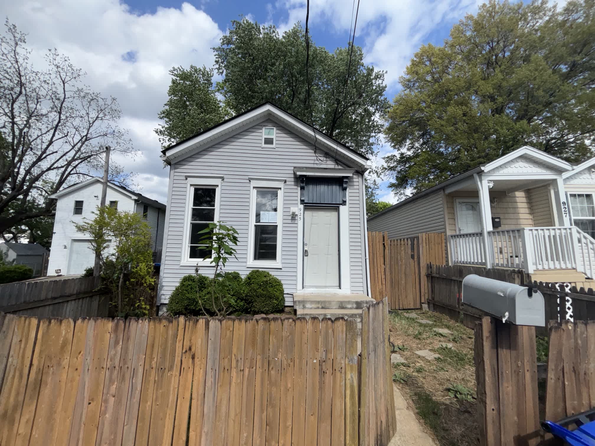 Photograph of 925 Schiller Ct, Louisville, KY 40204