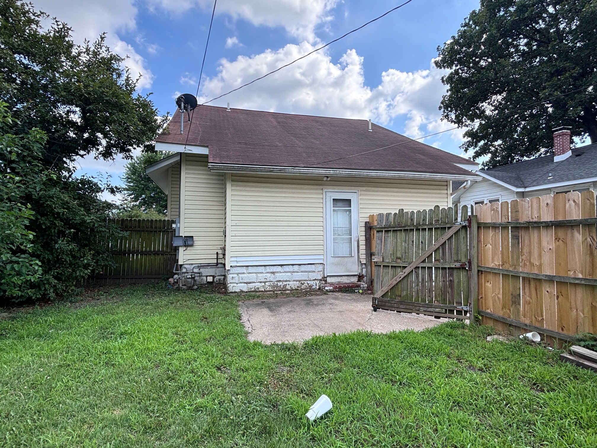 75 Eckhard Ave photo