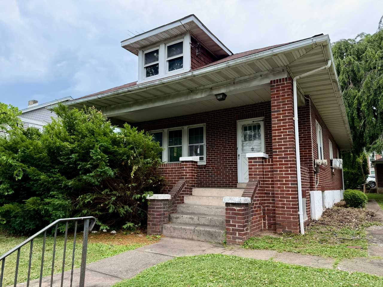 Single Family Home 2BR 1BA - 67 W Schuylkill Rd, Pottstown, PA