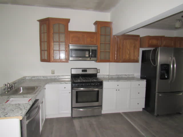 2060 Oakridge Dr photo