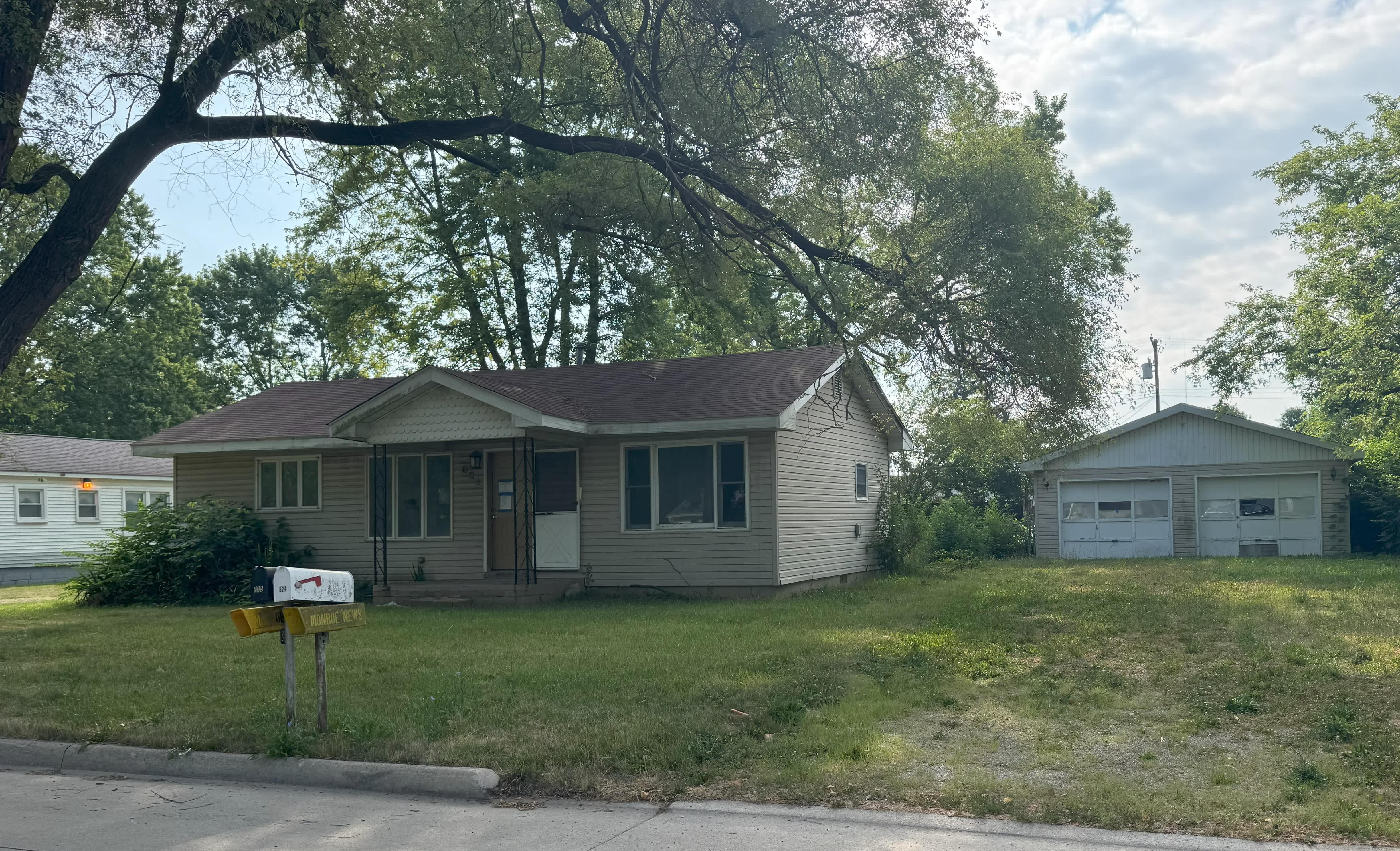 Single Family Home 2BR 1BA - 824 Harbor Ave, Monroe, MI