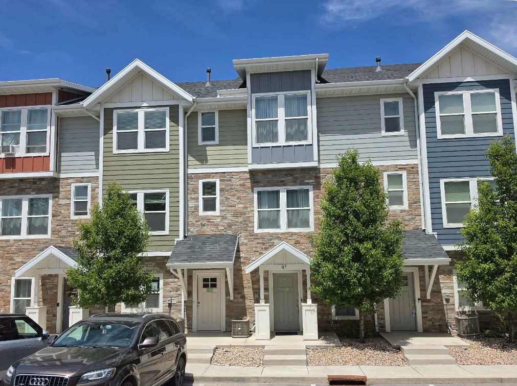 Single Family Home 3BR 3BA - 43 N 300 West, Santaquin, UT