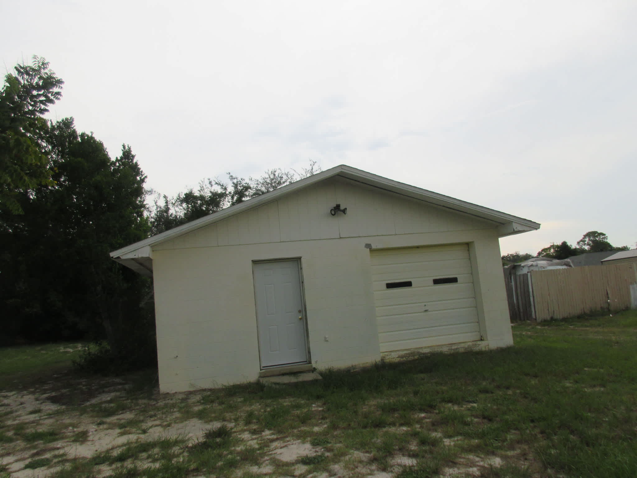 11639 Huggins St photo