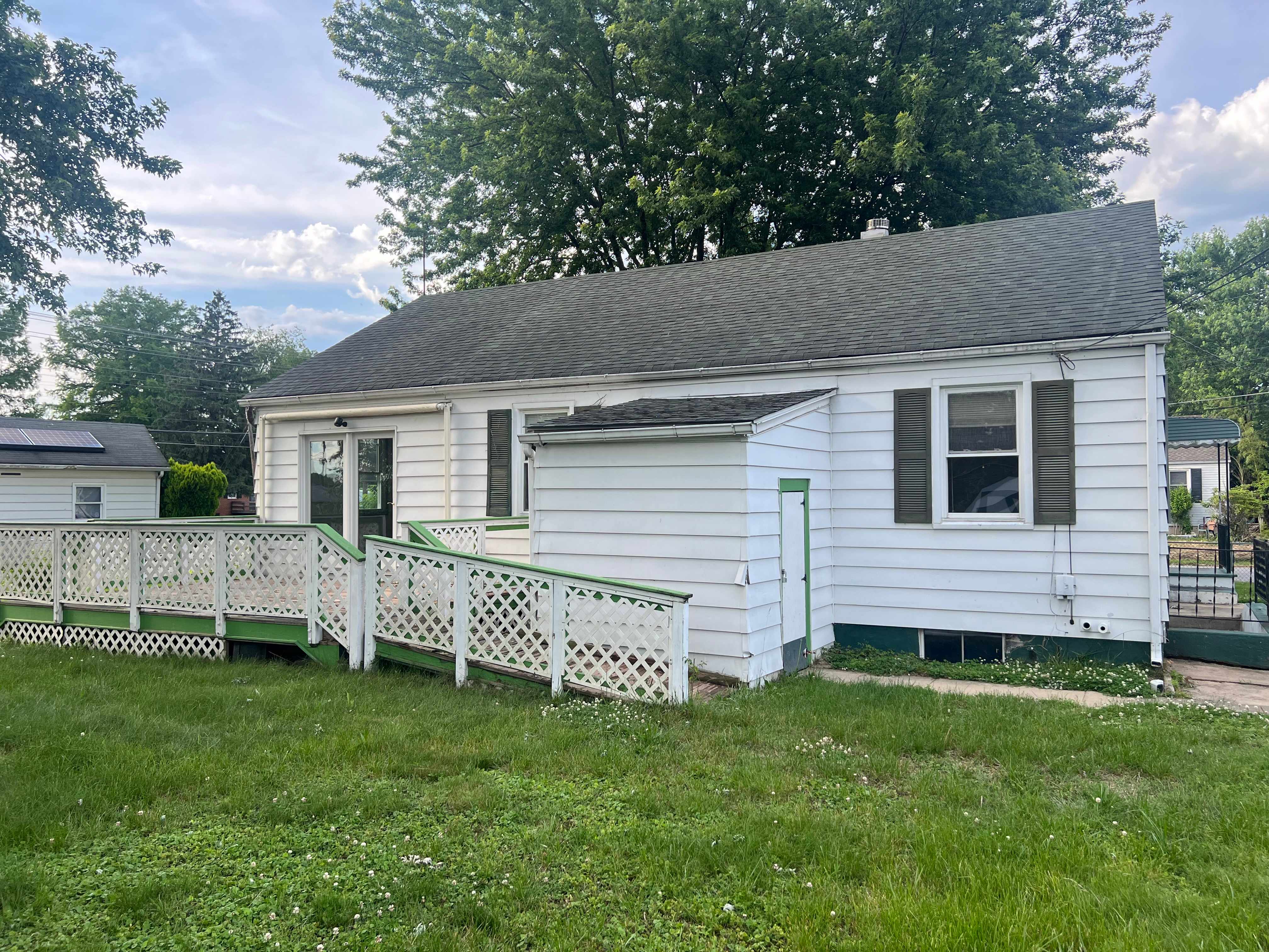 66 Dixon Ave photo