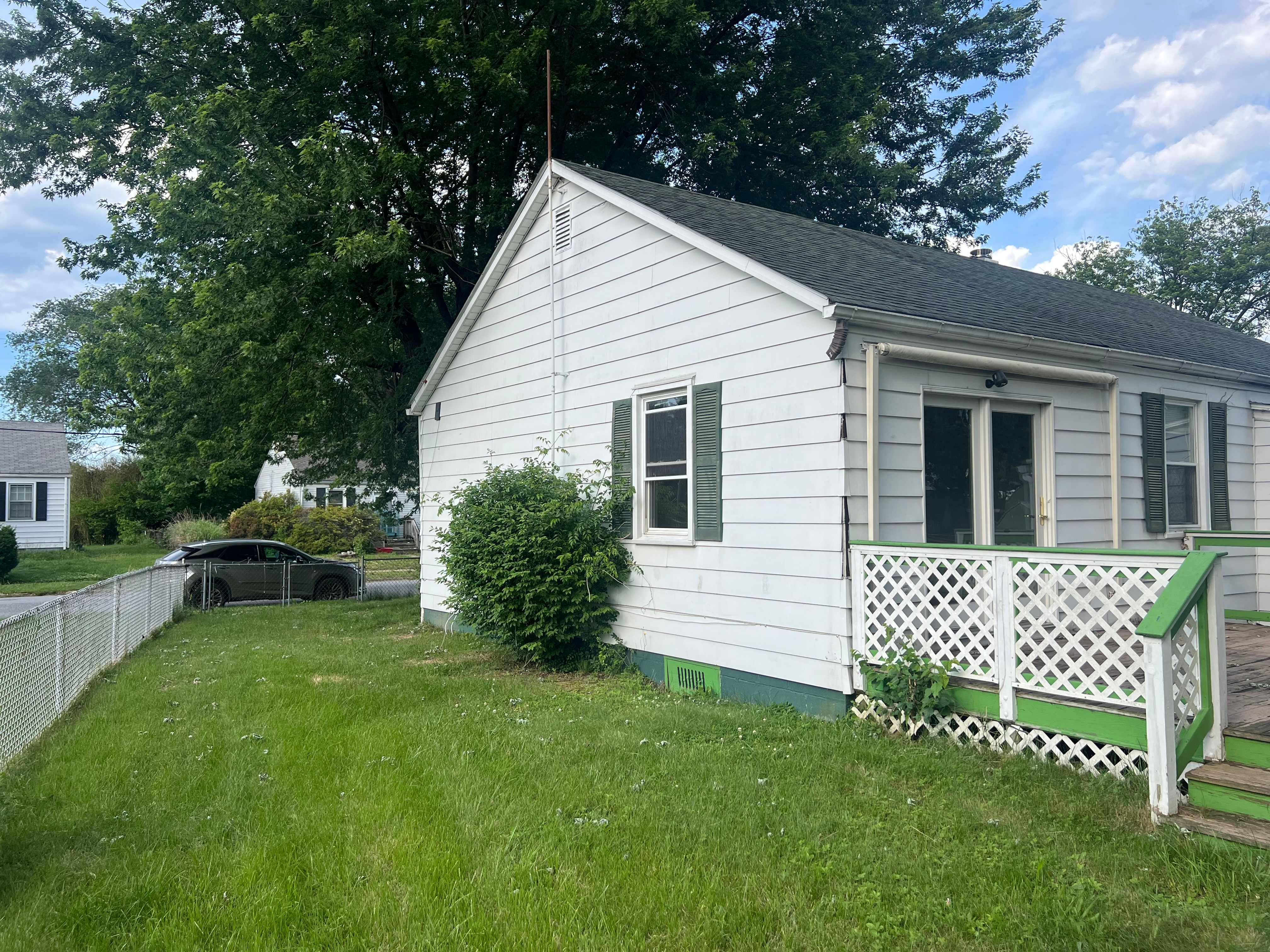 66 Dixon Ave photo
