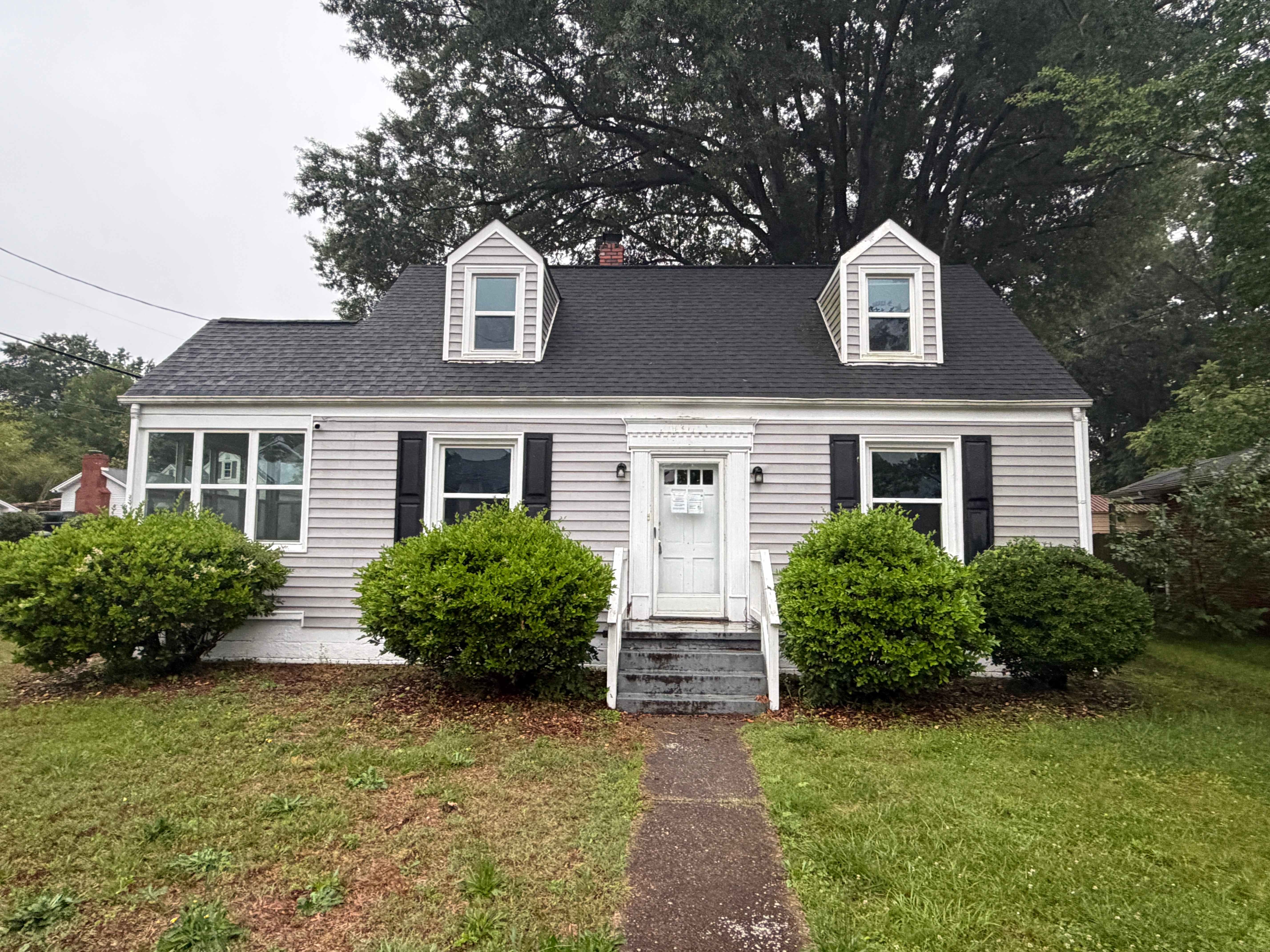 Single Family Home 3BR 2BA - 3000 Boston St, Hopewell, VA