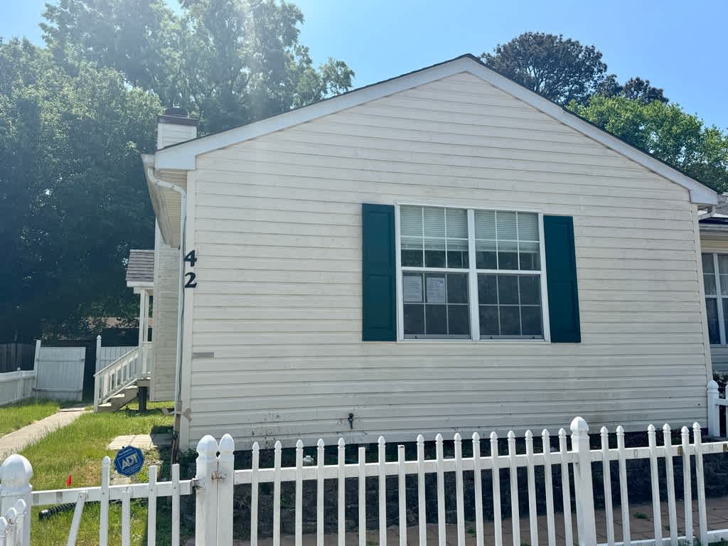 Photograph of 42 Cooper Dr, Portsmouth, VA 23702