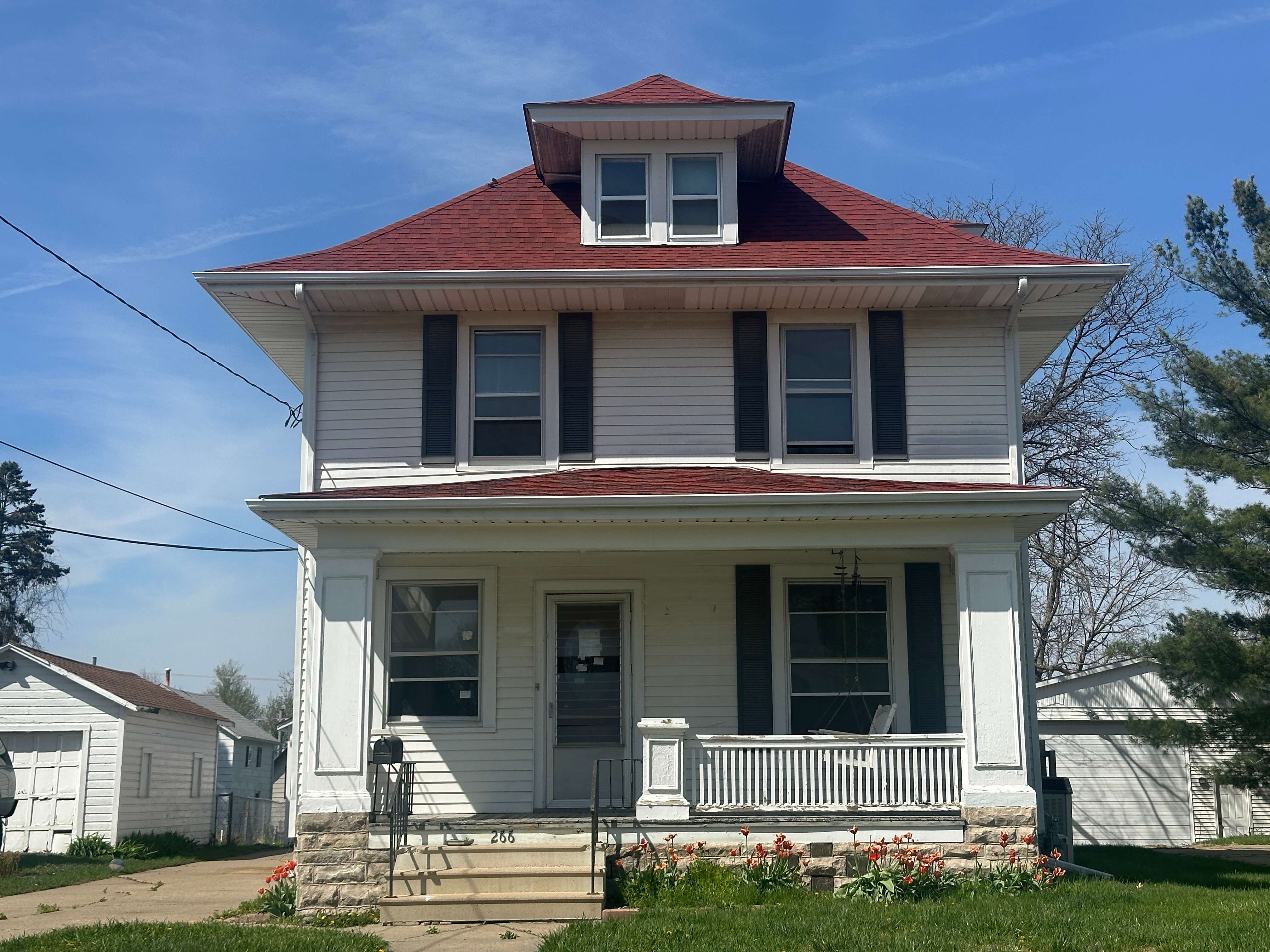 Photograph of 266 24th Ave SW, Cedar Rapids, IA 52404