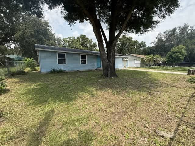 Photograph of 1050 Beach Ln, Winter Haven, FL 33880