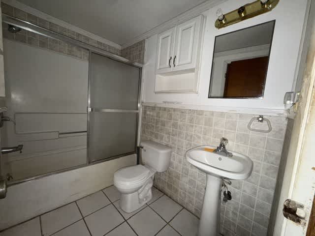 1050 Beach Ln photo