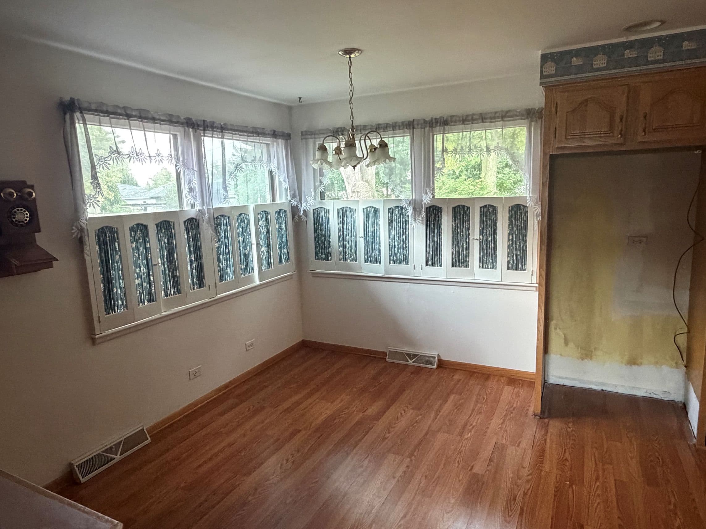 15239 Hamlin Ave photo