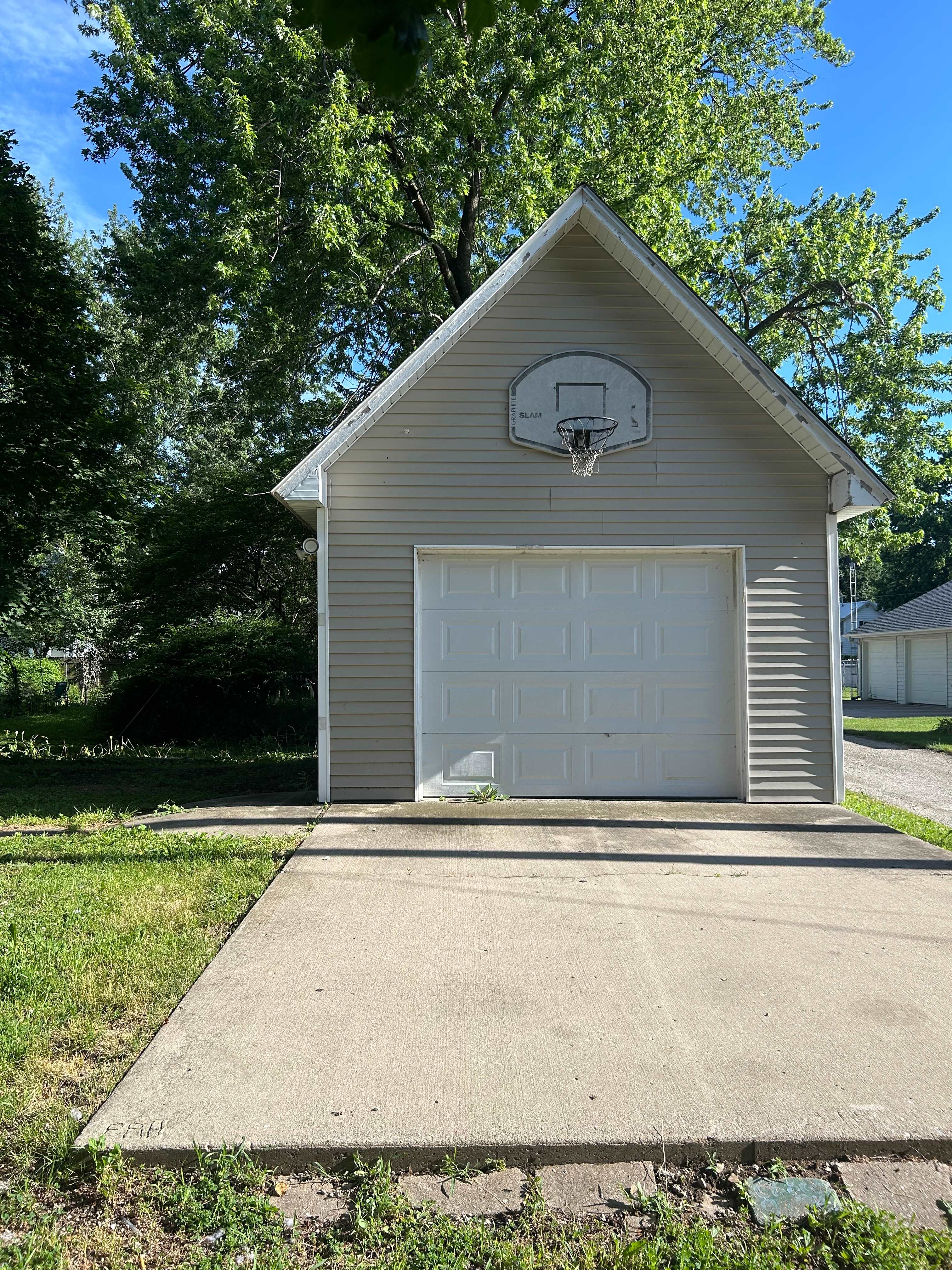 207 E Jayne St photo
