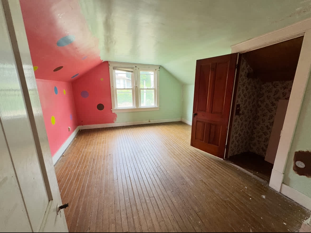 323 5th St photo