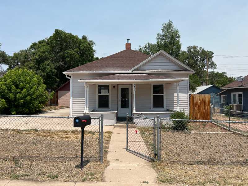 Single Family Home 2BR 1BA - 1421 E 12th St, Pueblo, CO