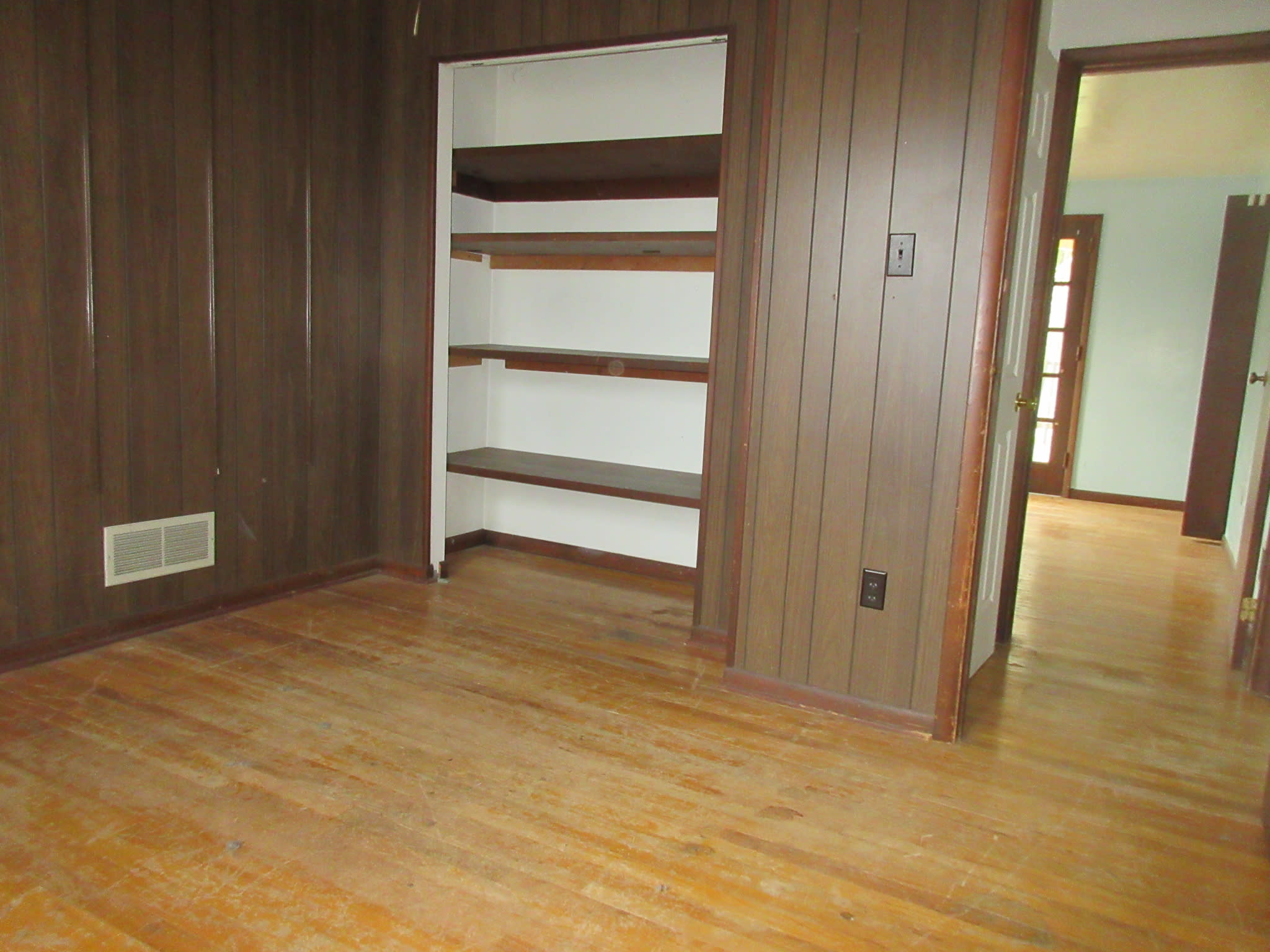 101 Surrey Dr photo