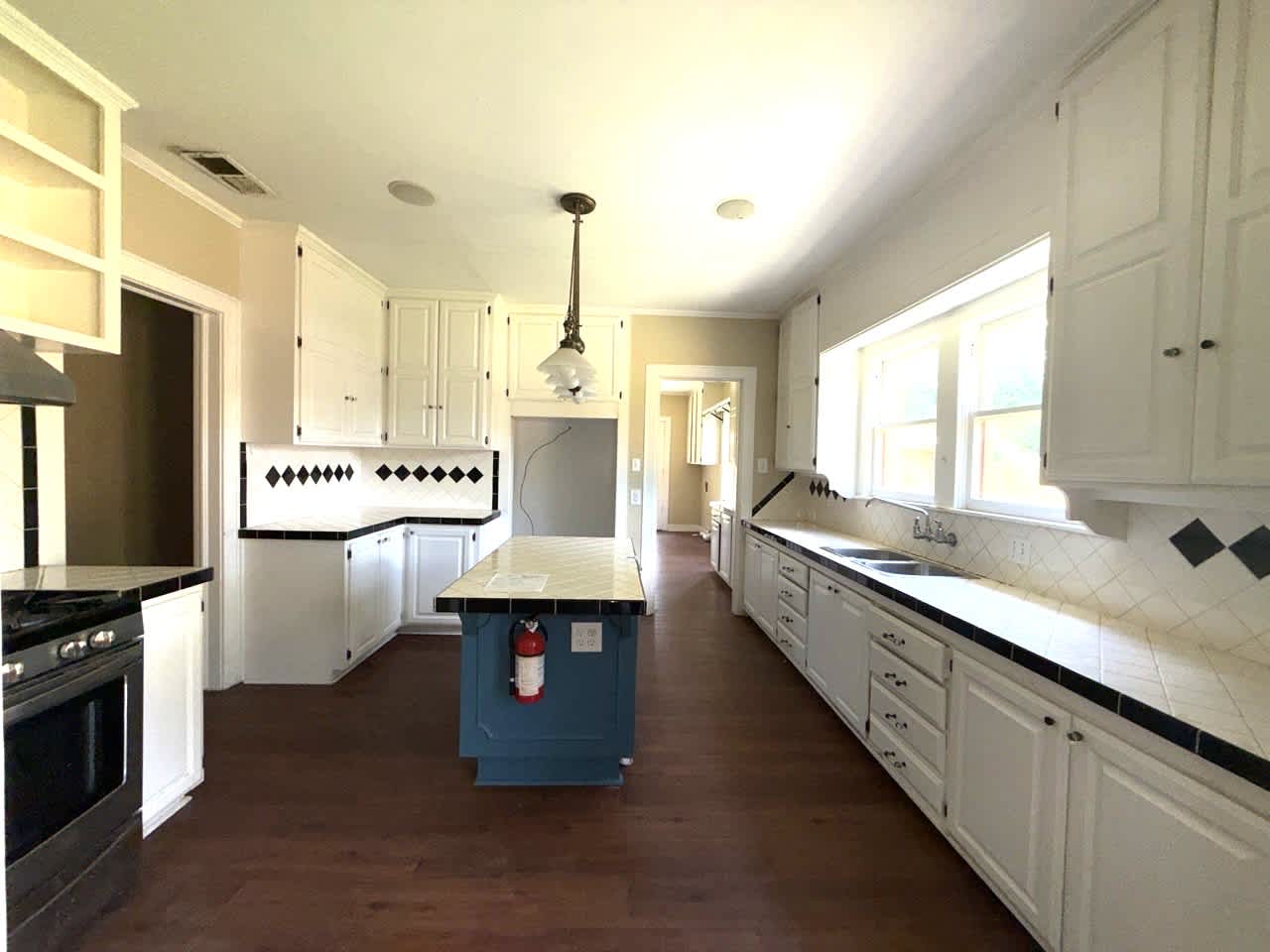 216 S Prairieville St photo