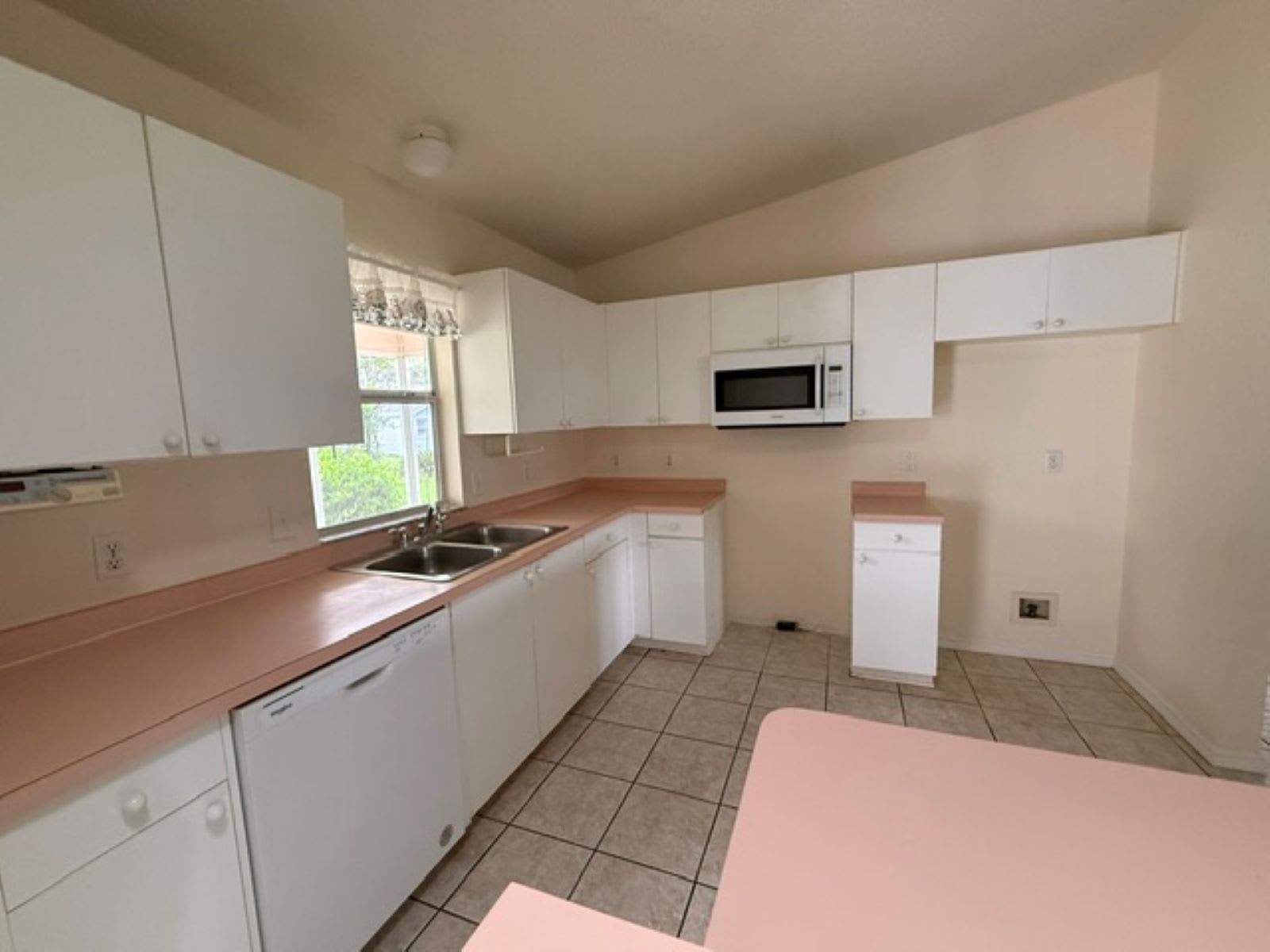208 Aragon Ln photo