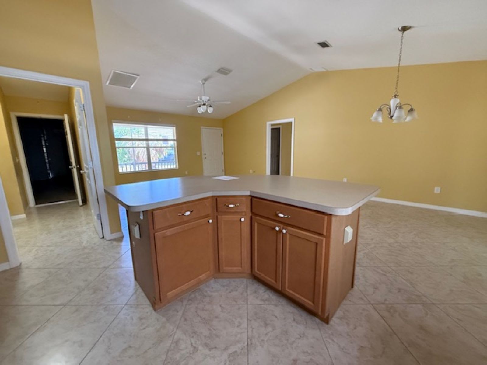 1089 Nash Loop photo