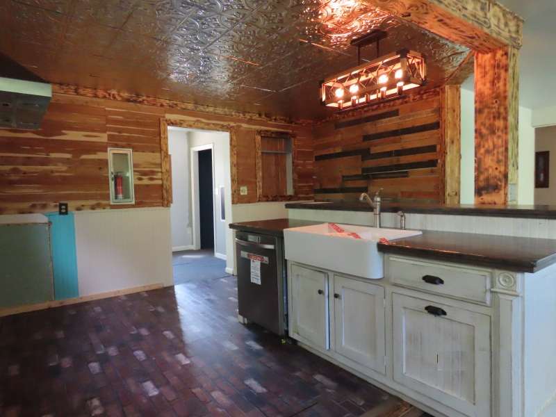 305 W 100 S photo