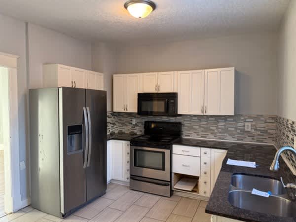 468 Bellows St photo