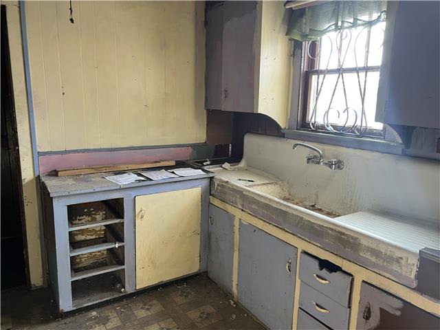 5437 Brooklyn Ave photo