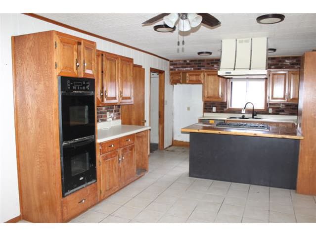 556 Hydrangea Ave photo