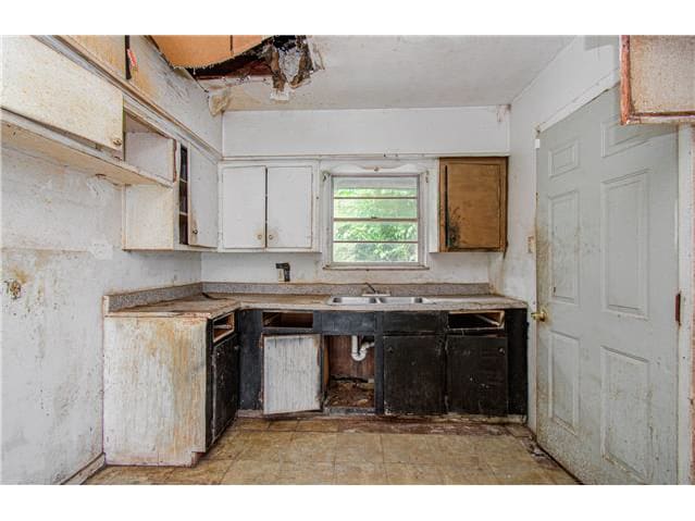 4110 Howcher St photo