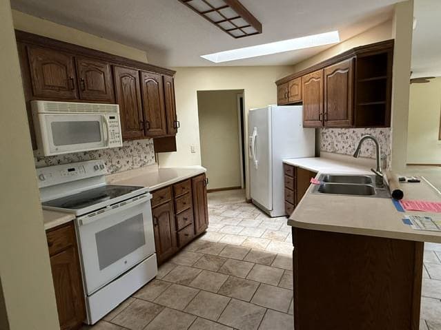 200 Wagonwheel Dr photo