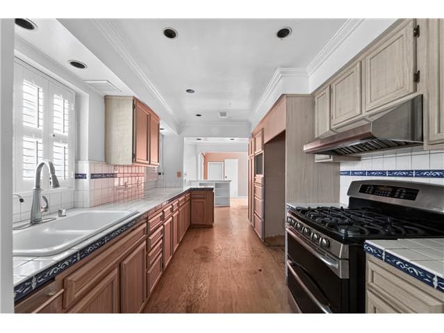 2201 E Glenoaks Blvd photo