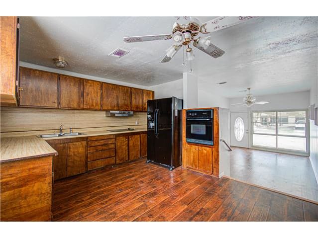 3326 Proswimmer St photo