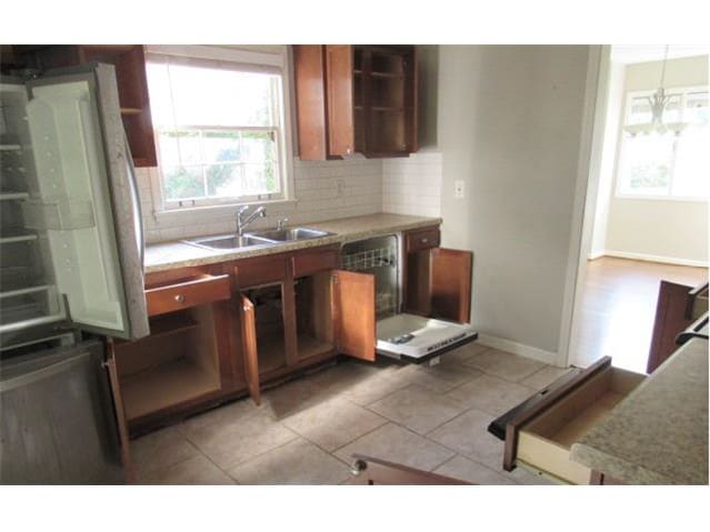 704 Sundale Dr photo