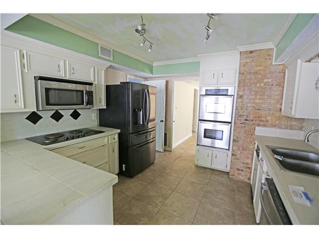 213 Longwood Dr photo