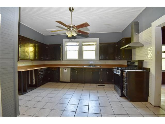 706 Black St photo