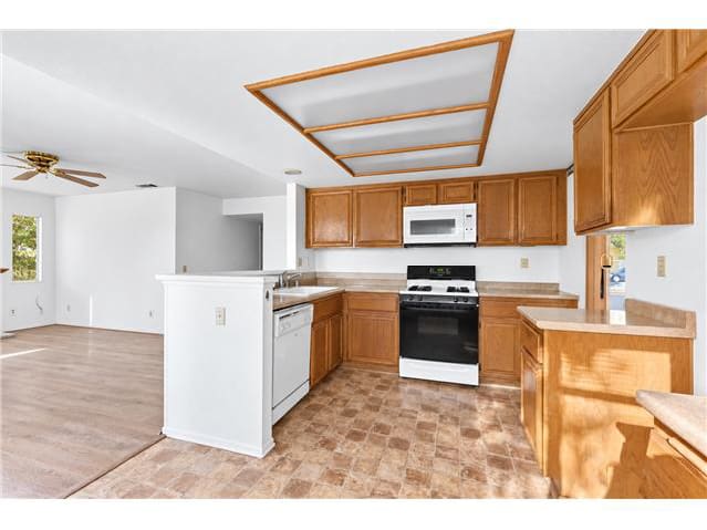 2243 N Maple Ave photo